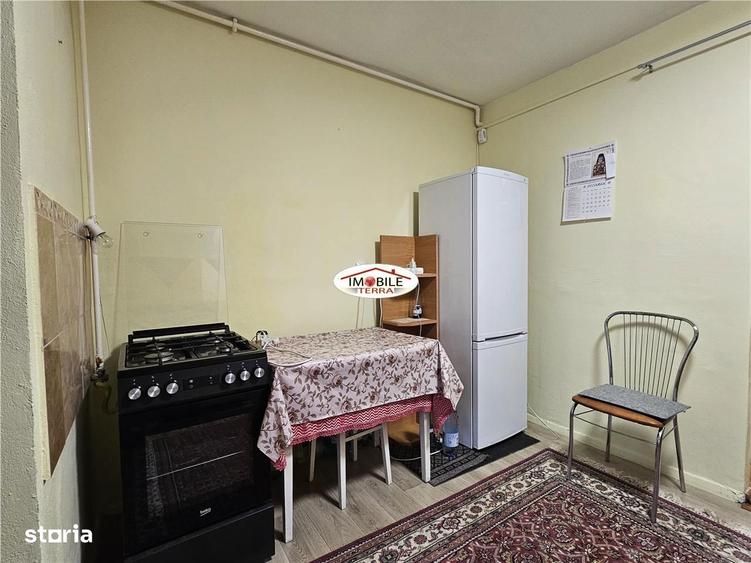 Apartament 3 camere decomandat cu pivnita de vanzare in Vasile Aaron - 1