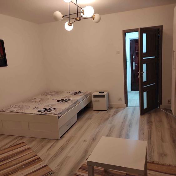 Proprietar garsoniera zona Titan,5/10 - 2