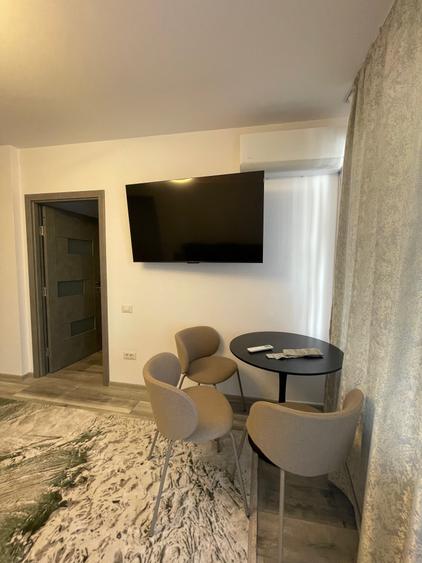 Piata Romana, Coloane, Metrou - 6