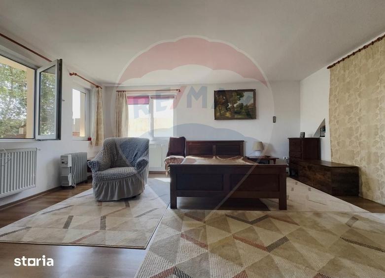 Casă cu 6 camere cu Teren 638 Mp în Pădureni