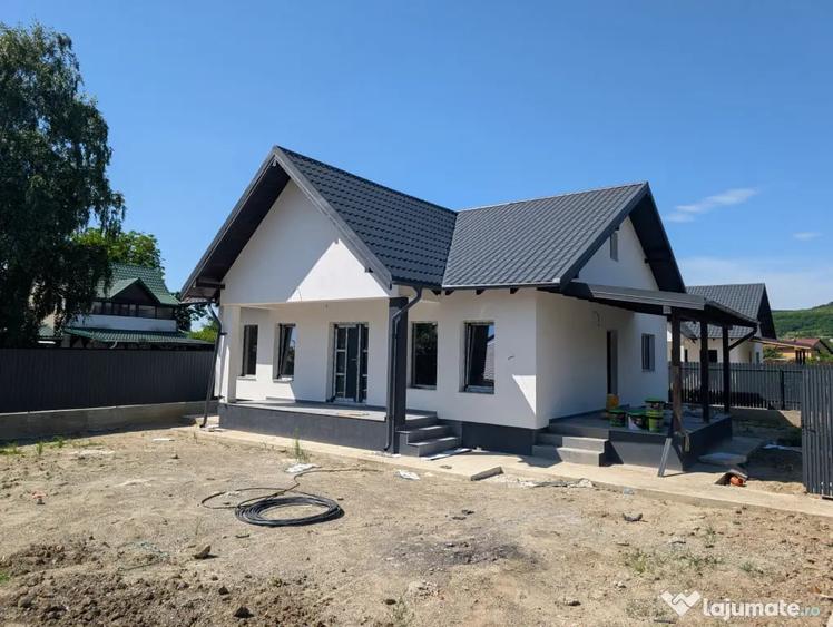 Casă cu 3 camere cu Teren 380 Mp în Central