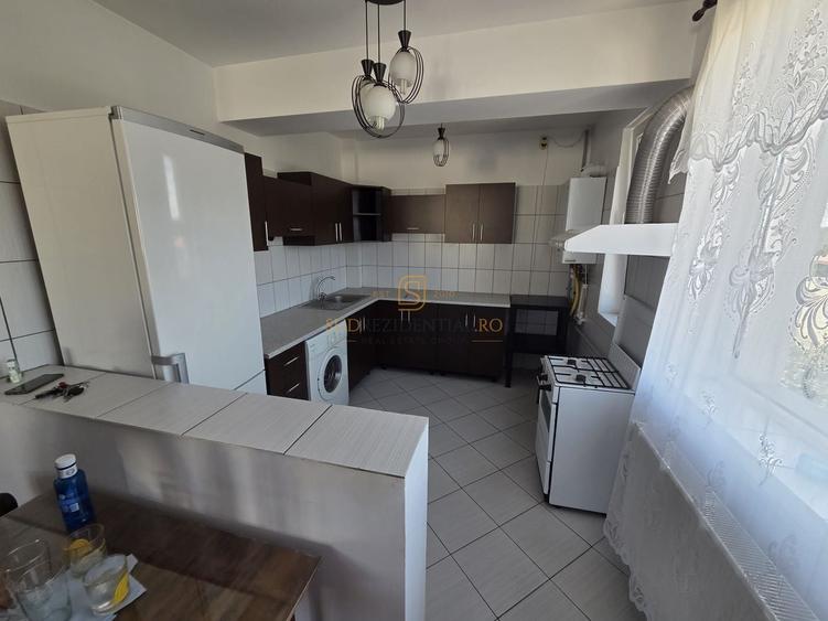 Apartament cu 2 camere semidecomandat, mobilat în 1 Decembrie