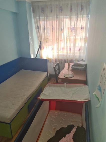 Apartament cu 3 camere decomandat în Vitan