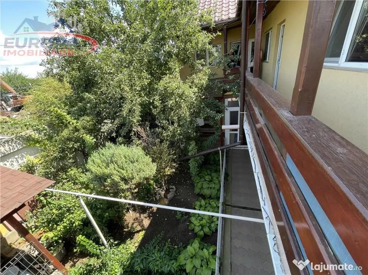 Casă cu 10 camere cu Teren 300 Mp în Dallas