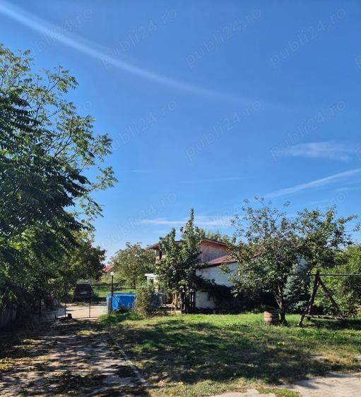 Casă cu Teren 2700 Mp în Giarmata