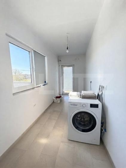 Casă individuală cu 5 camere cu Canalizare în Ghiroda