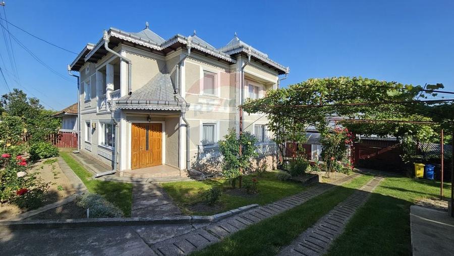 Casă cu 5 camere cu Teren 2078 Mp în Bogata