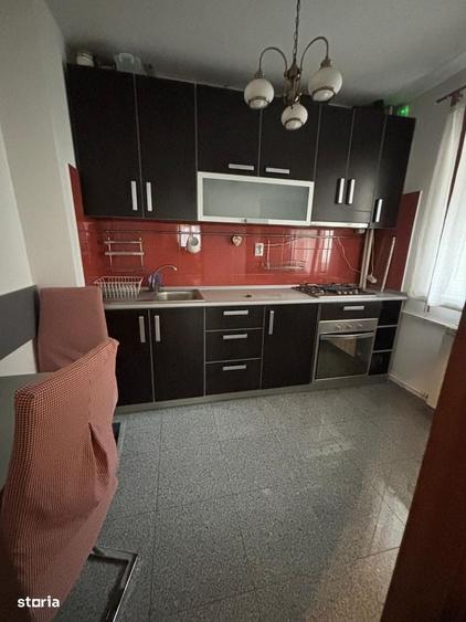 Apartament cu 3 camere decomandat în Tineretului