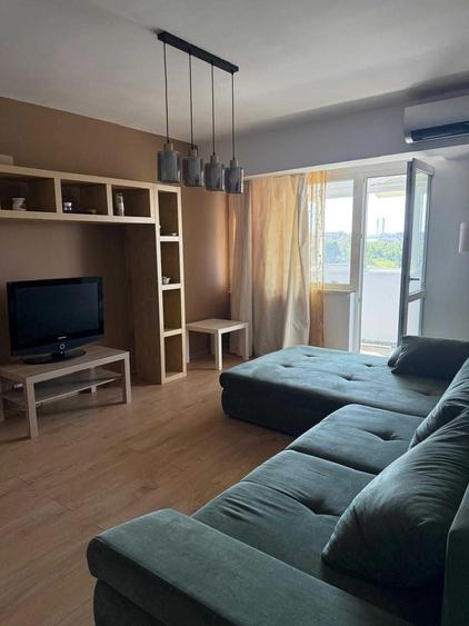 Apartament cu 3 camere decomandat în 1 Mai