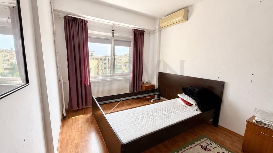 Apartament cu 4 camere decomandat în Lacul Tei