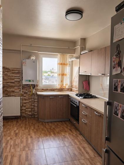 Apartament cu 4 camere decomandat în Exterior Vest