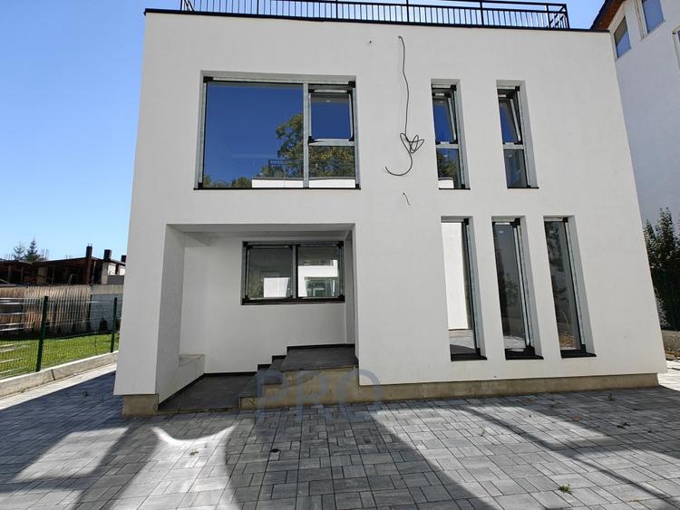 Casă individuală cu 4 camere cu Canalizare în Calea Dumbrăvii