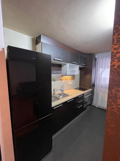 Apartament cu 3 camere decomandat, mobilat în Andrei Mureșanu