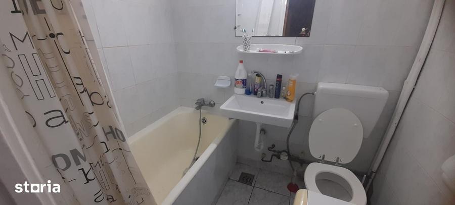 Apartament cu 3 camere decomandat în Drumul Taberei