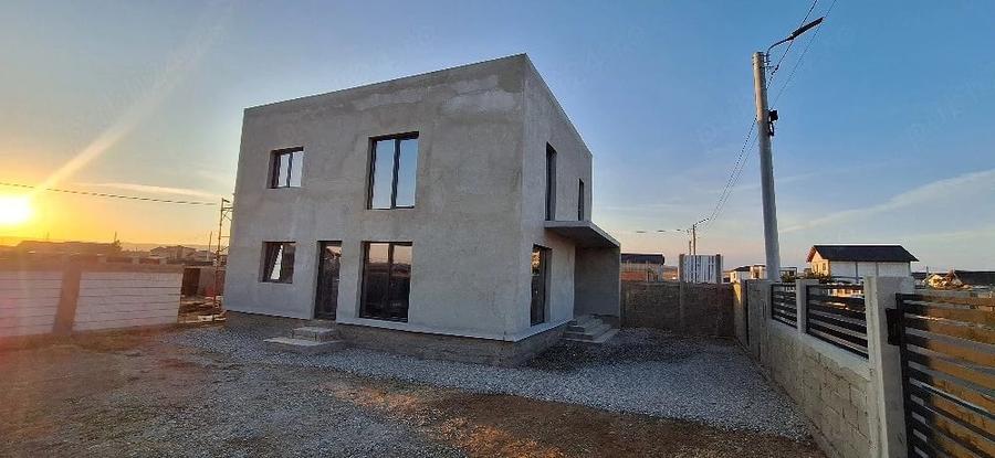 Casă cu 4 camere cu Teren 270 Mp în Periferie