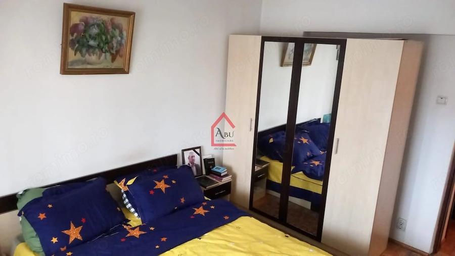 Apartament cu 3 camere decomandat în Filiași