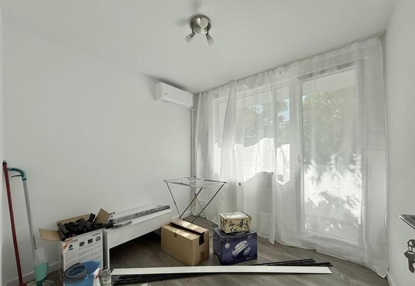 Apartament cu 4 camere semidecomandat în Drumul Taberei
