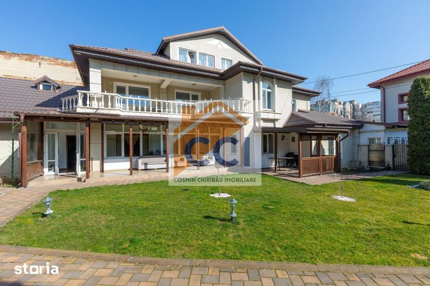 Casă cu 8 camere cu Teren 397 Mp în Central