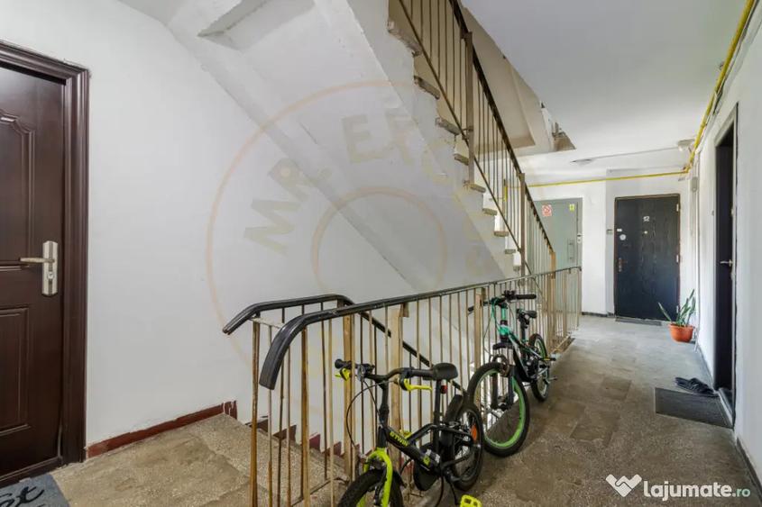 Apartament cu 3 camere decomandat în Sebastian