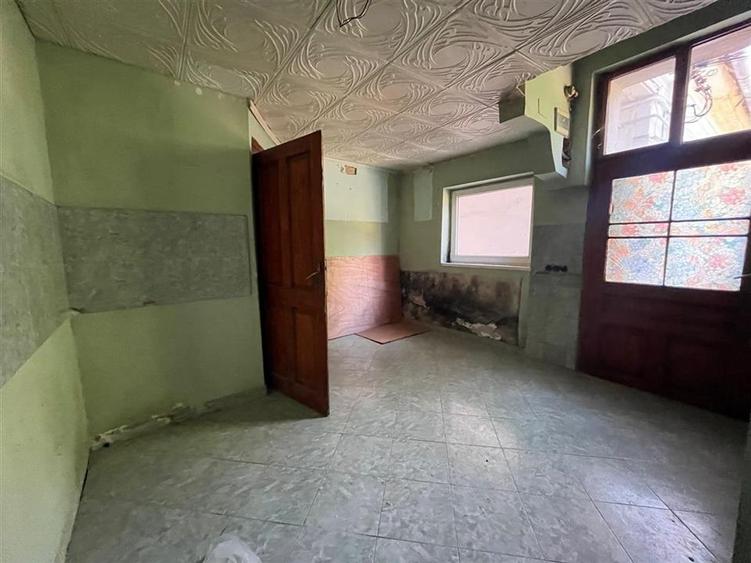 Apartament cu 3 camere nedecomandat în Central