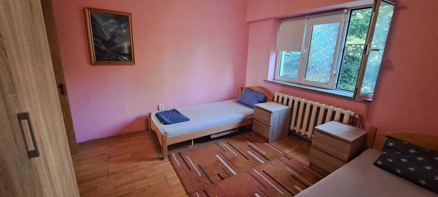 Casă cu 3 camere decomandat în Faleza Nord
