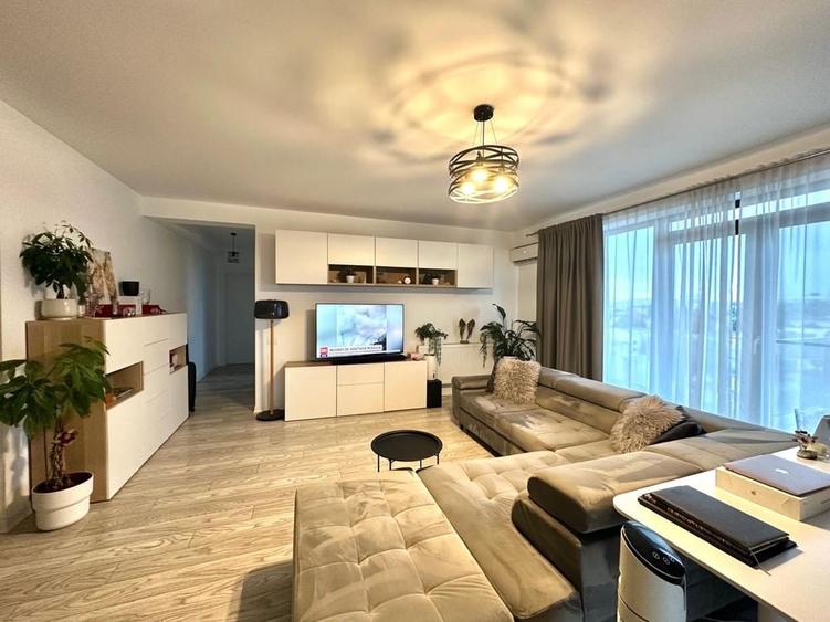 Apartament cu 3 camere semidecomandat în Matei Voievod