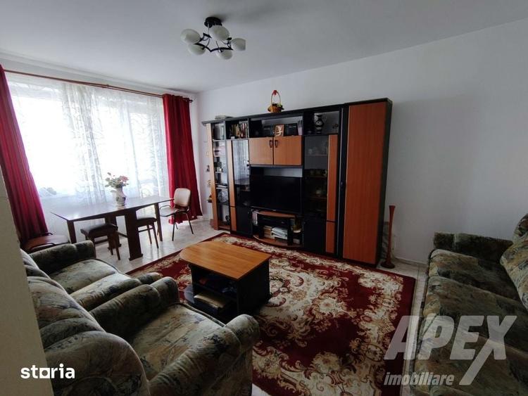 Apartament cu 3 camere decomandat în Titan