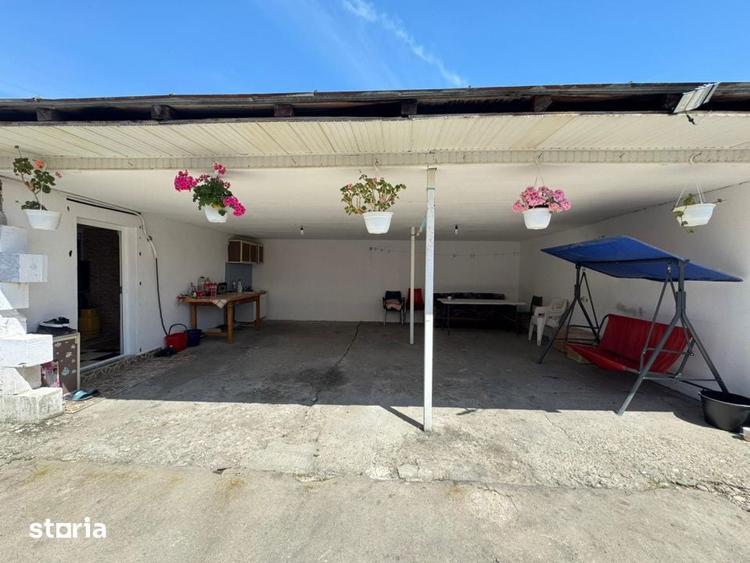 Casa de vanzare 2 locuinte in aceeasi curte, teren generos 3.855 - 2