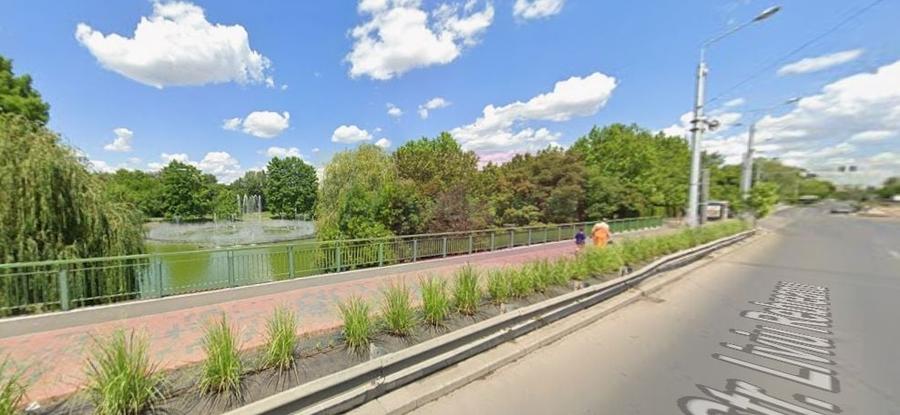 Titan Metrou M1-statia Titan si parc IOR, cu 3 lifturi - 1