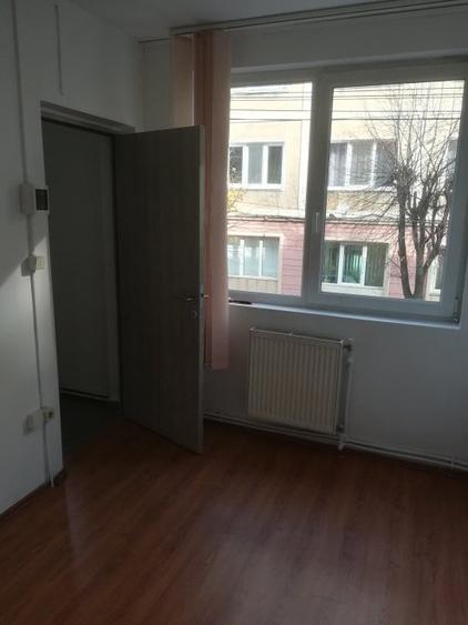 central, casa cu 10 spatii, 3 bai, parter plus 2 etaje, - 9