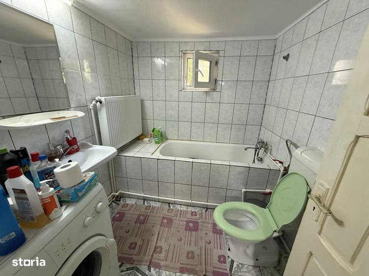 Casa central, Podu Iloaiei, la strada principala - 16