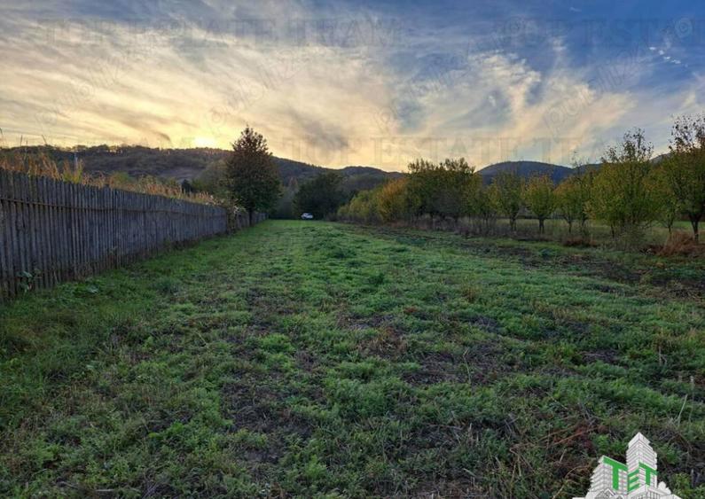 Teren de 1815 mp, în Măneciu