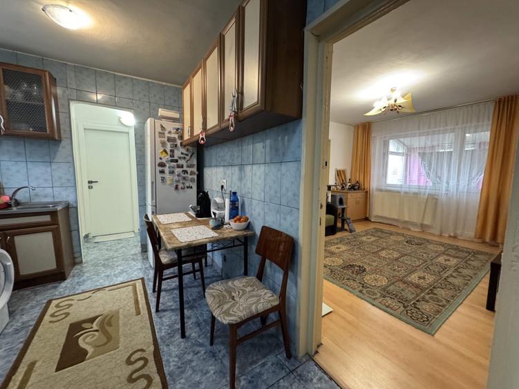 3 cam, bloc caramida, etaj 4 cu acoperis, str. Unirii - 17