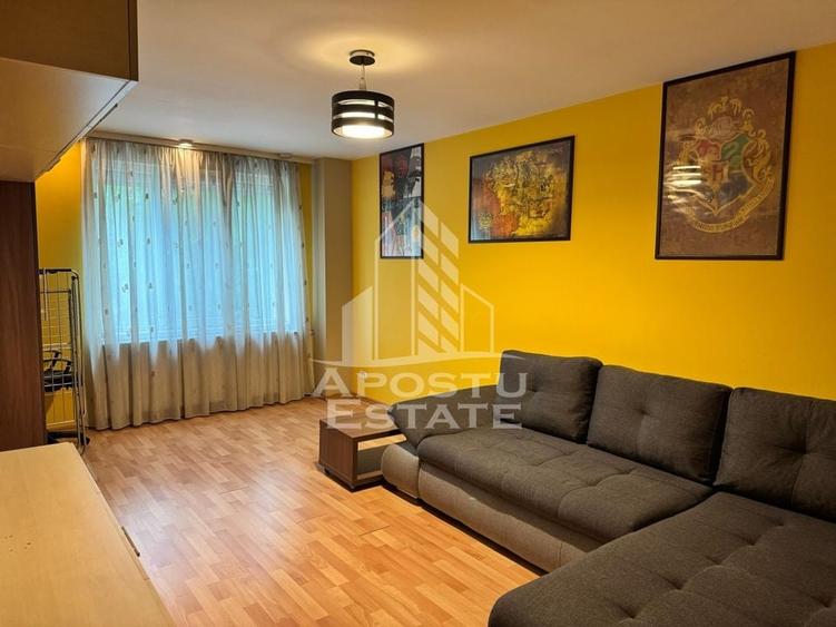 Apartament cu 3 camere si 2 bai, zona Circumvalatiunii, Decomandat - 1