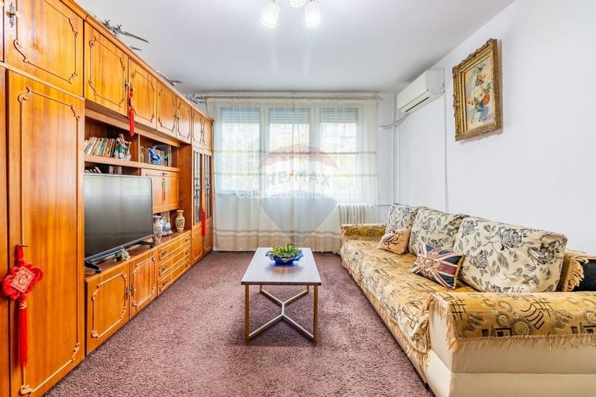 Apartament 3 camere - strada Huedin - bloc reabilitat - zona linistita Apartament 3 camere - strada Huedin - bloc reabilitat - zona linistita