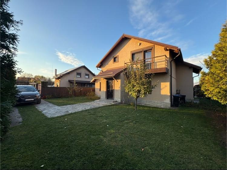 Casă de vânzare în Stupini - 1