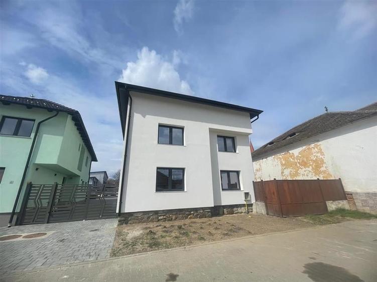 Casa cu 4 camere si 3 bai pretabila birouri in Sura  Mare - 3