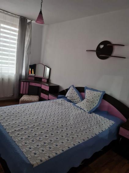 Inchiriez apartament mobilat - 2