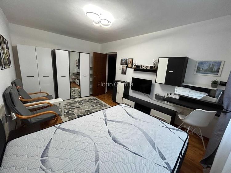 Garsoniera centrala proprie decomandata Lujerului, Militari