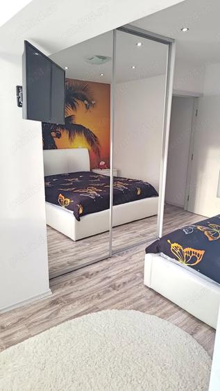 Proprietar, vand apartament decomandat, 3 camere, 2 bai, 73 mp, Brasov - 2