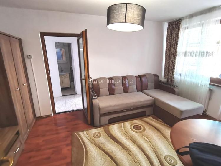 Apartament de 2 camere semidecomandat, etaj 3, Maratei 4