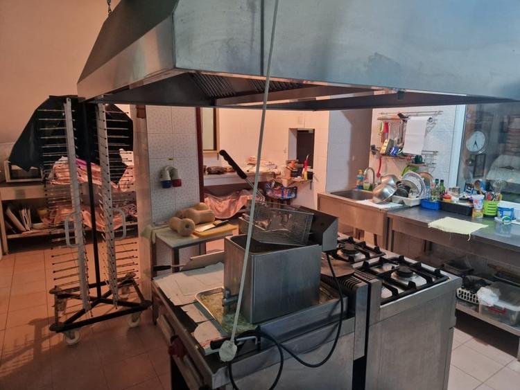 Spațiu comercial, 300 mp, zona 1 Mai - 4