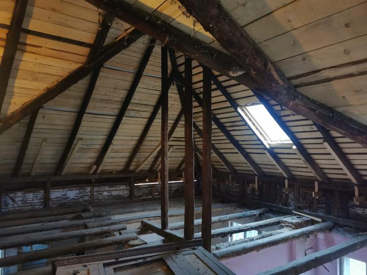 Casa aritectura neoromaneasca  culoarul Rucar –Bran  - 7