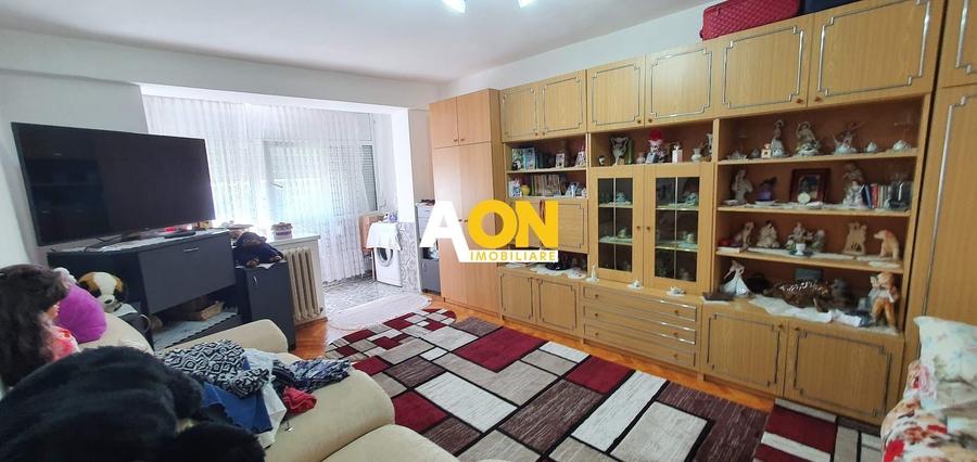 Apartament 3 camere, mobilat, utilat, Cetate - 1