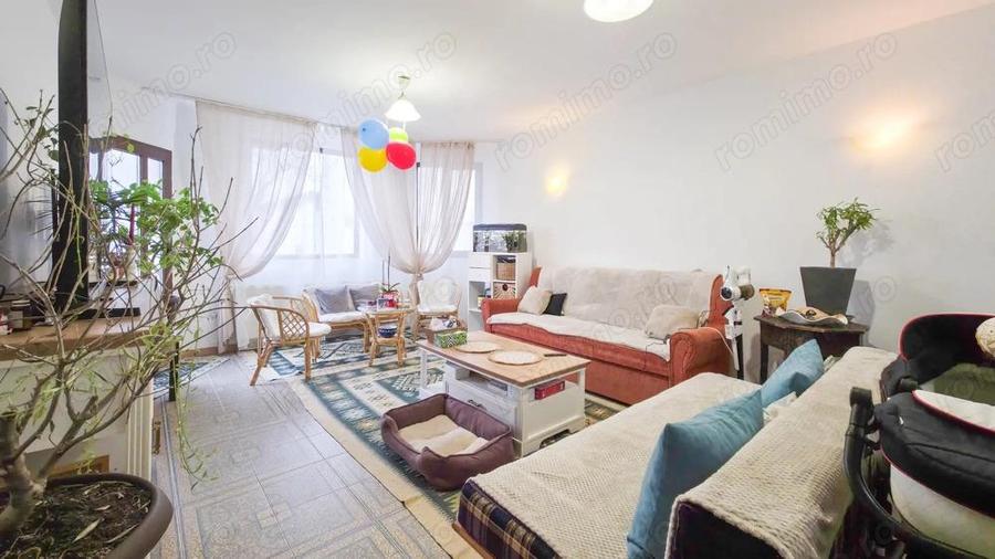 Casa 11 camere cu livada pe Strada Republicii, Dragomire?ti-Deal - 2