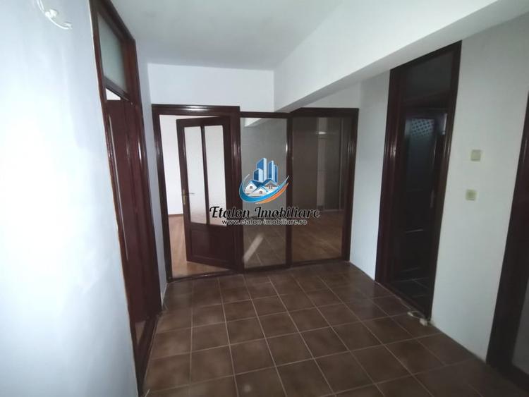 Apartament 3 camere etaj 4, cu pod, zona centrala Piatra Neamt - 6