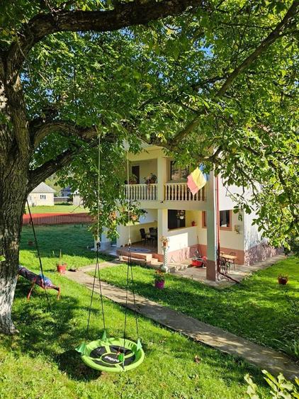 Casa cu etaj intr-un colt de natura la 5 KM de Piatra Neamt (P+1 4 camere) - 1