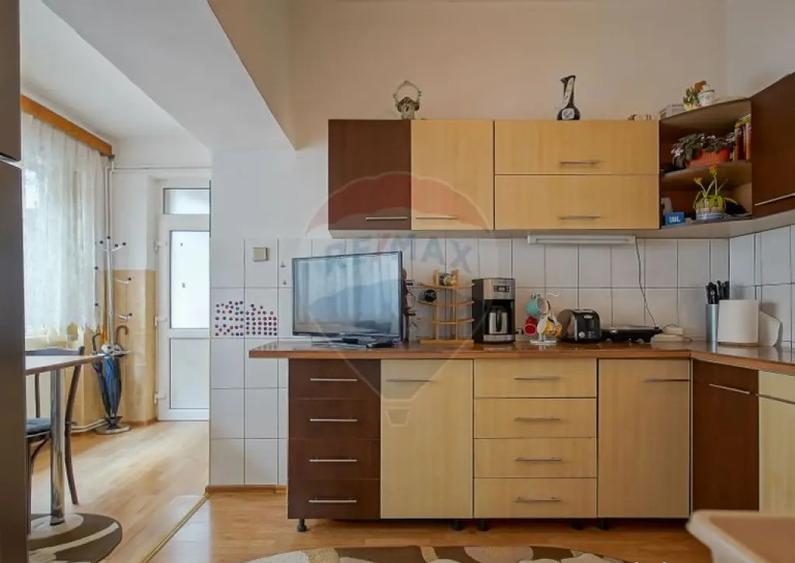 Casa spatioasa cu teren generos, in zona centrala a Sacel... - 6