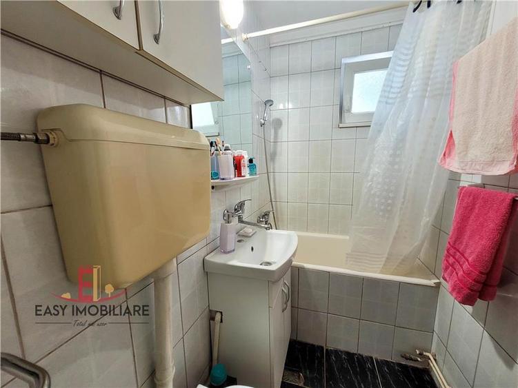 Apartament 4 camere , Str.Parangului , Zona Linistita , 80mp - 8
