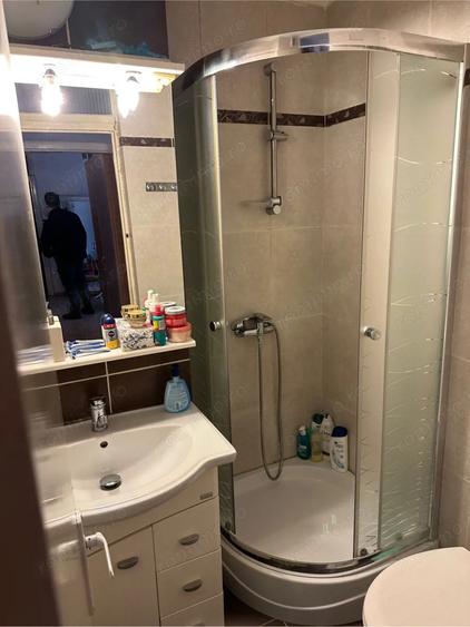 De vanzare apartament 4 camere. Steaua - 2